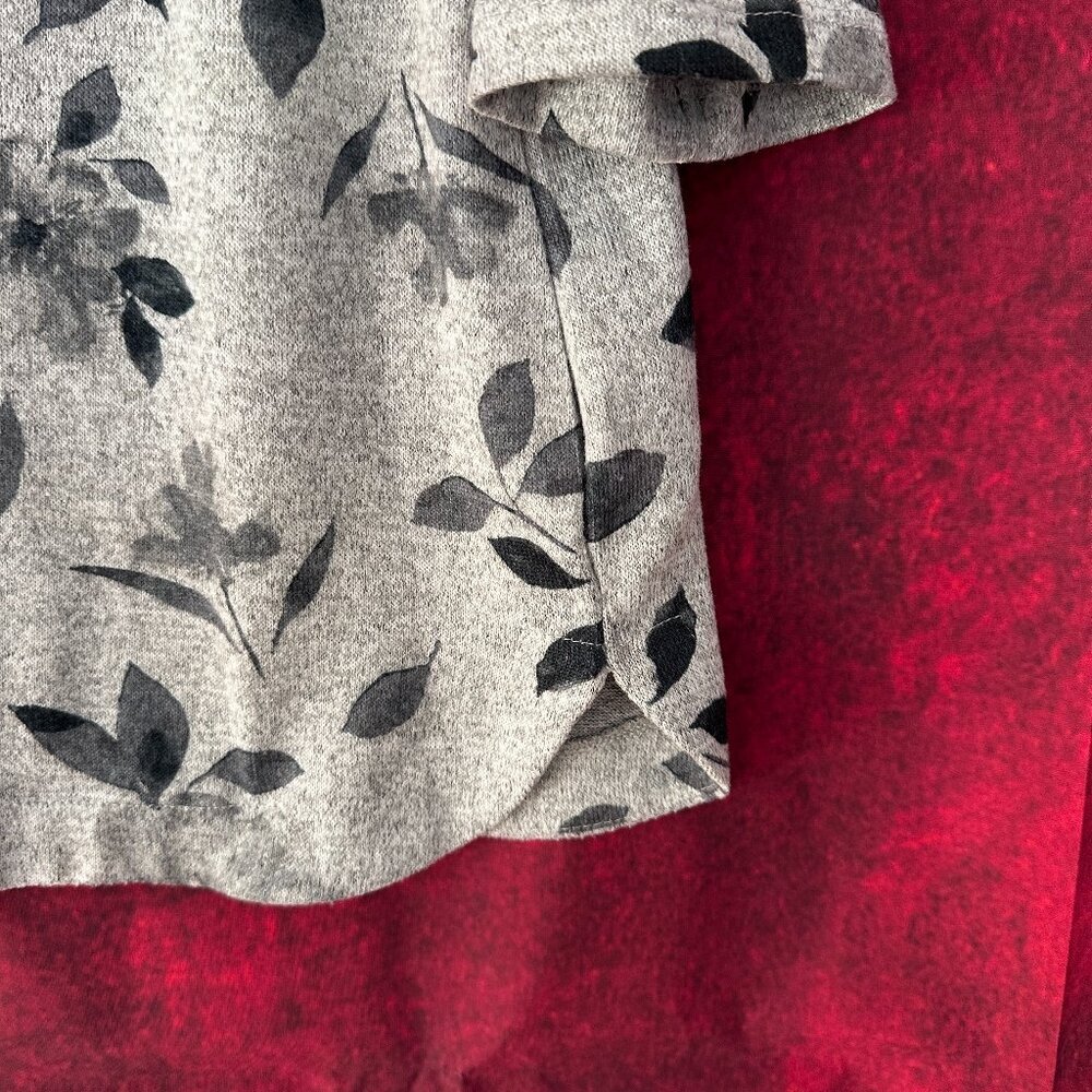 CROFT & BARROW WOMEN'S GRAYFLORAL COWL NECK PULLOVE SWEATER, MEDIUM, 3/4 SLEEVE - Picture 7 of 9